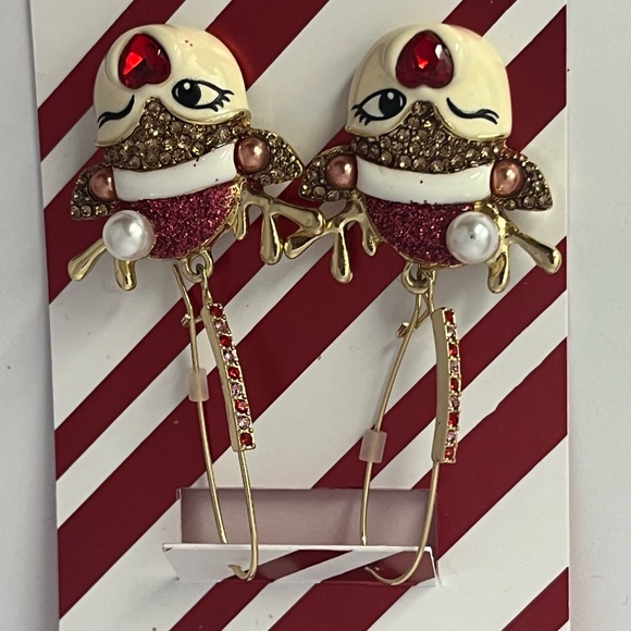 BETSEY JOHNSON Authentic Winking Reindeer Shepherd Hook Earrings Gold Tone NEW - Picture 10 of 11